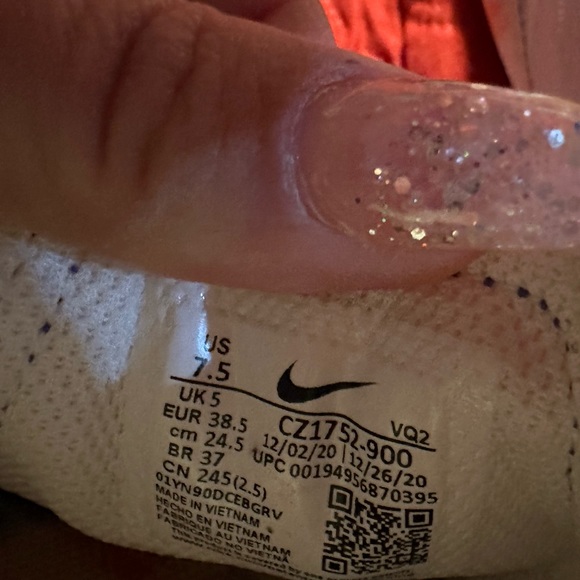 Nike slides! Worn one time too small for me! - Picture 2 of 2